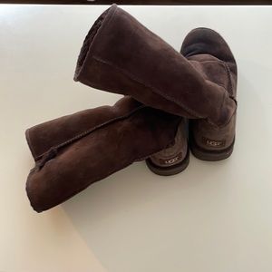 Uggs, Classic Boot, brown. Size 10